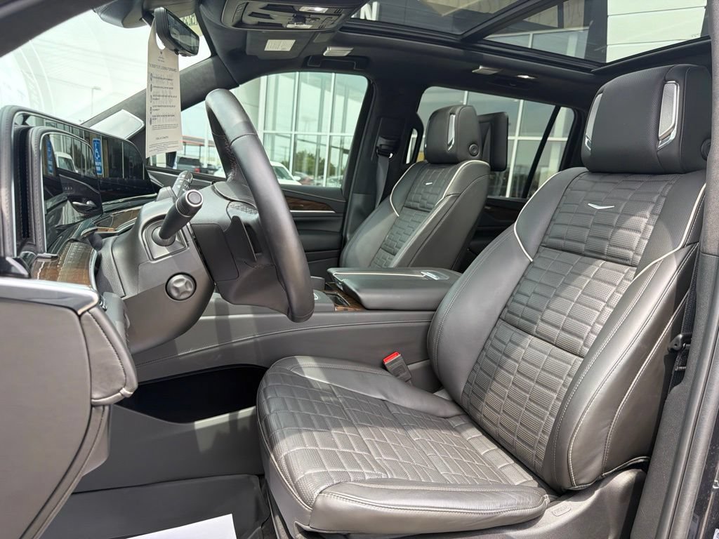 Certified 2024 Cadillac Escalade ESV Sport Platinum w/ LPO, ONYX Package AWD/4WD image 11