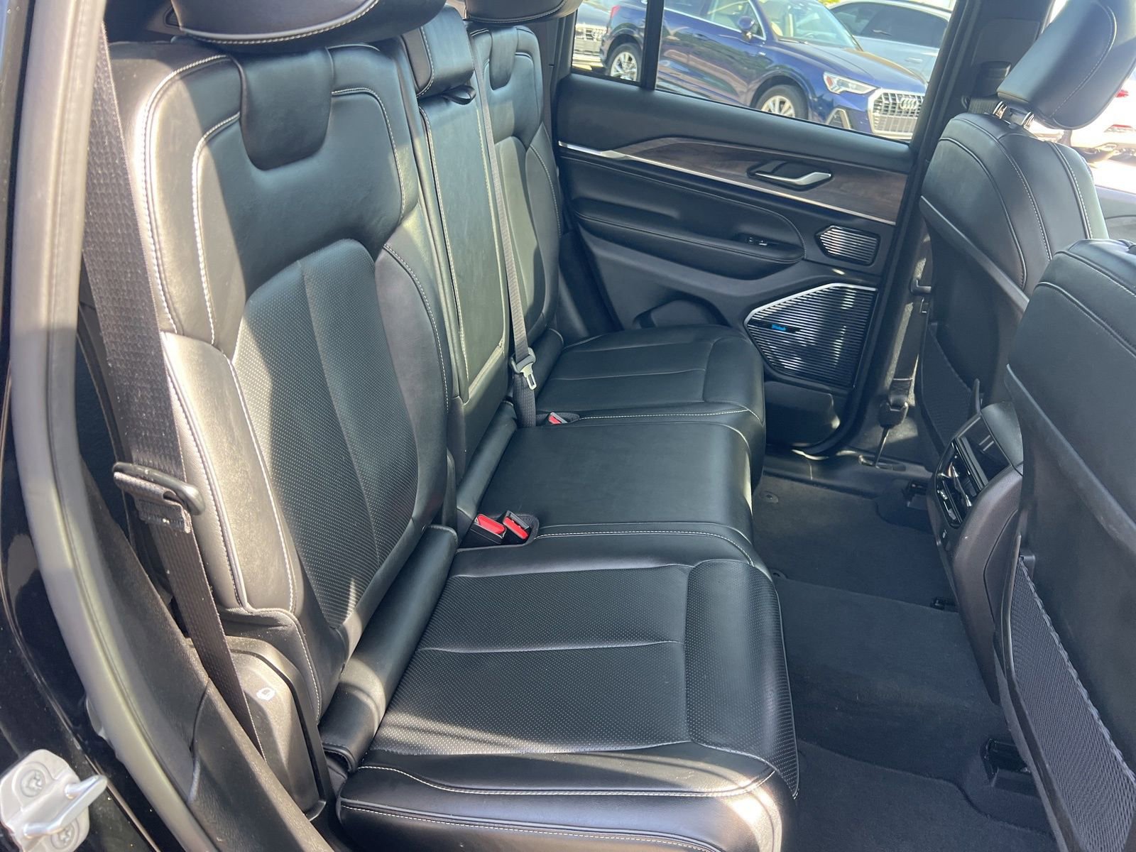 Used 2022 Jeep Grand Cherokee Overland w/ MOPAR Finishing Package image 44