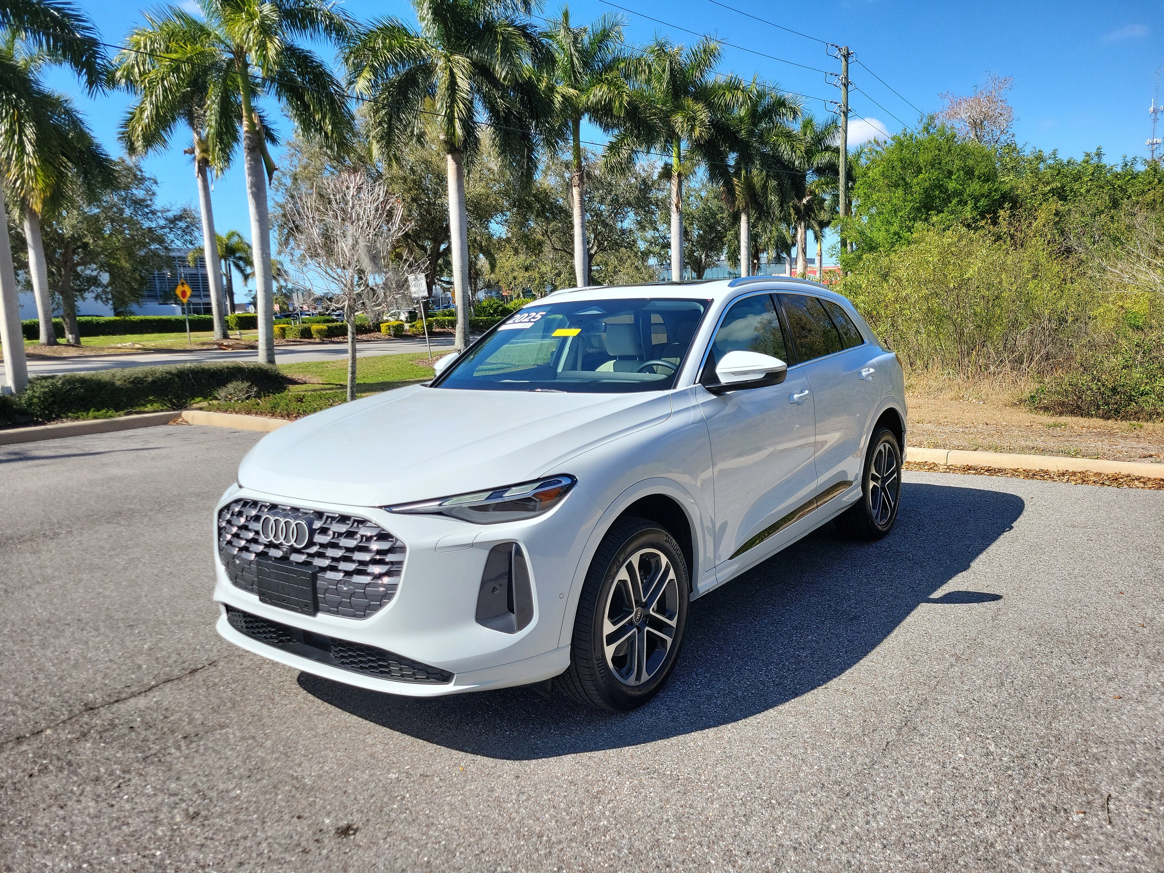 Used 2025 Audi Q5 Premium w/ Convenience Package image 8