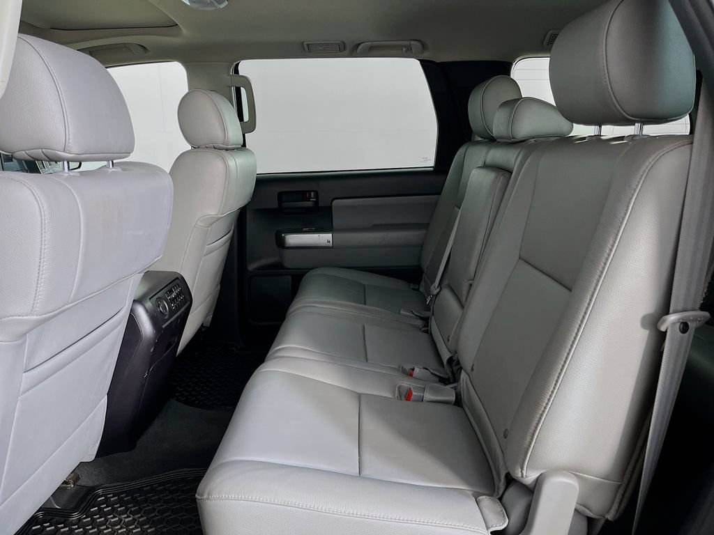 Used 2019 Toyota Sequoia SR5 AWD/4WD image 32