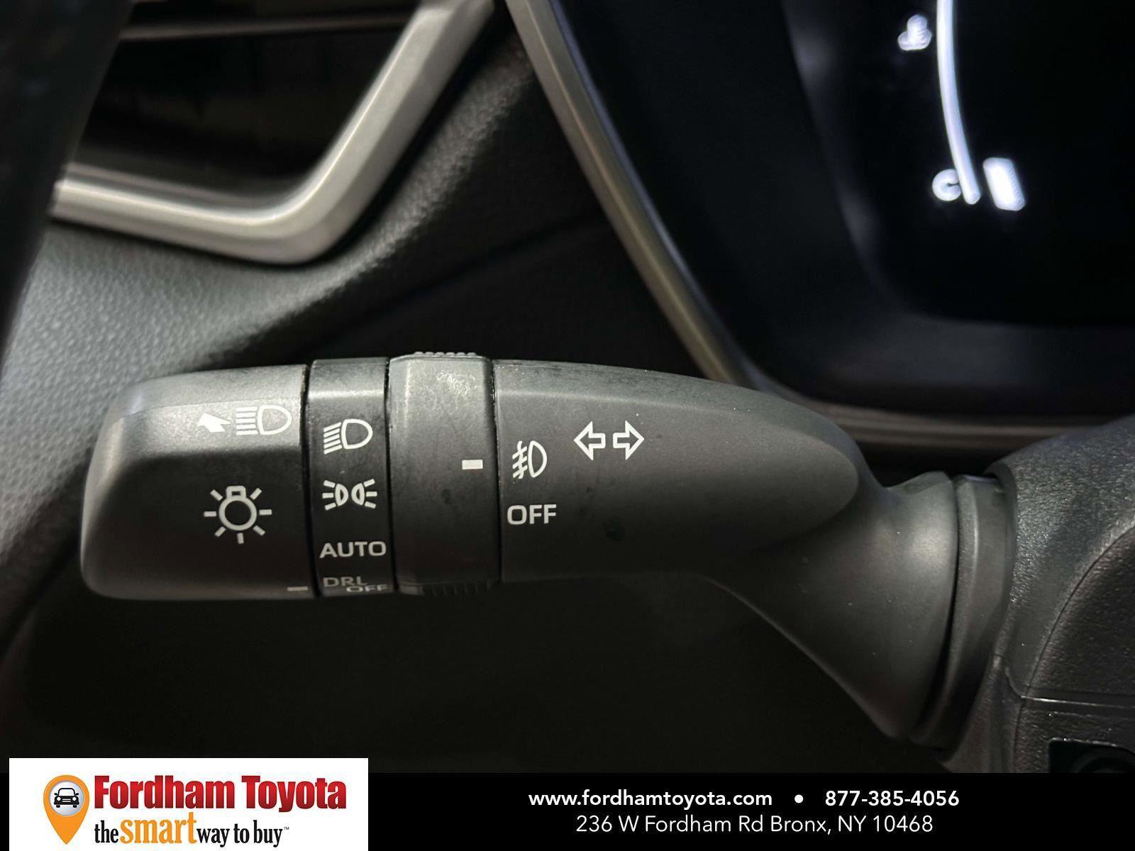 Used 2025 Toyota Corolla Cross XLE image 31