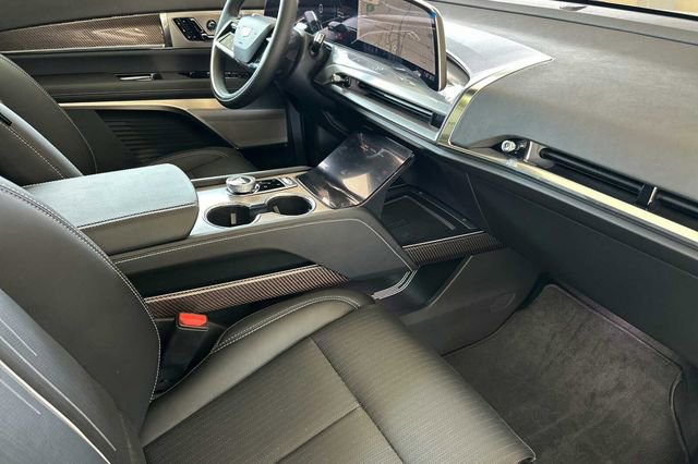 New 2026 Cadillac Vistiq Luxury w/ LPO, Floor Liner Package image 15