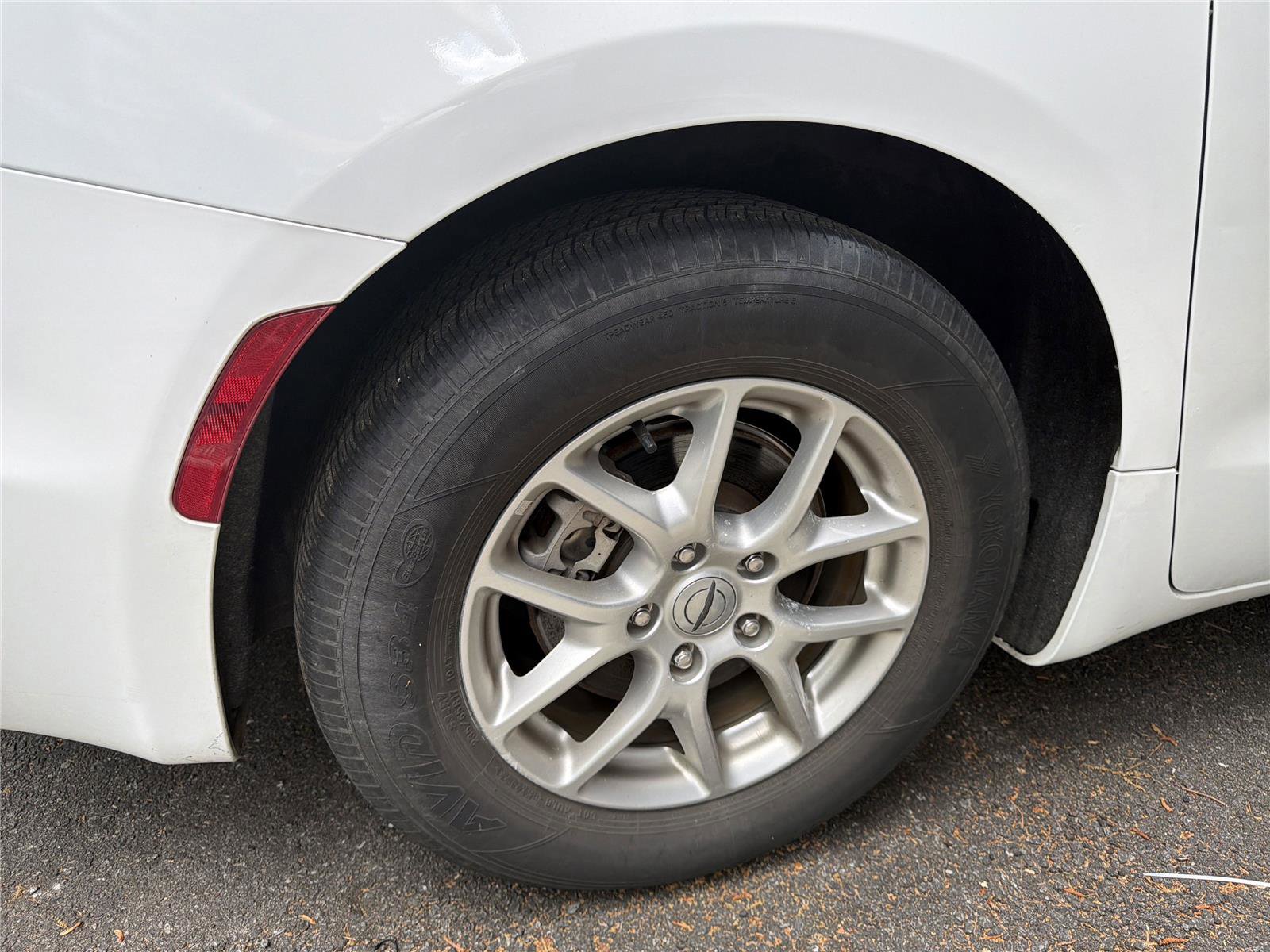 Used 2023 Chrysler Pacifica Touring-L FWD image 7