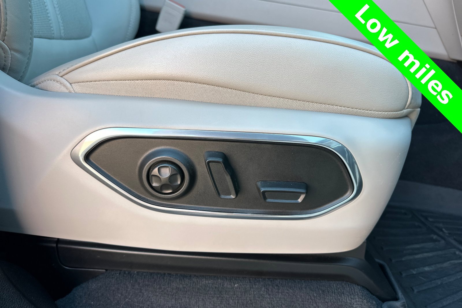 Used 2024 Jeep Wagoneer 4WD image 25