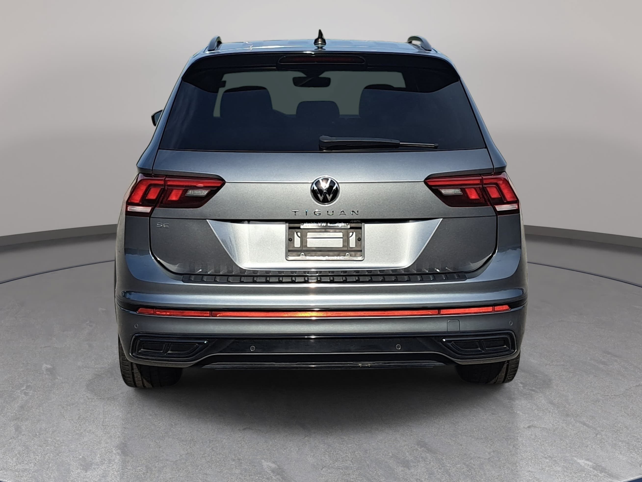 Used 2023 Volkswagen Tiguan SE R-Line FWD image 6