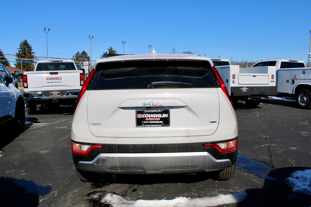 New 2025 Kia Niro LX image 5