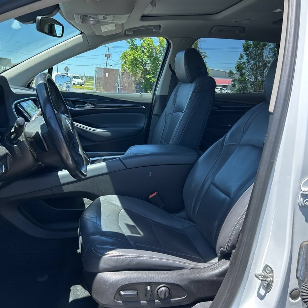 Used 2018 Buick Enclave Essence AWD/4WD image 10