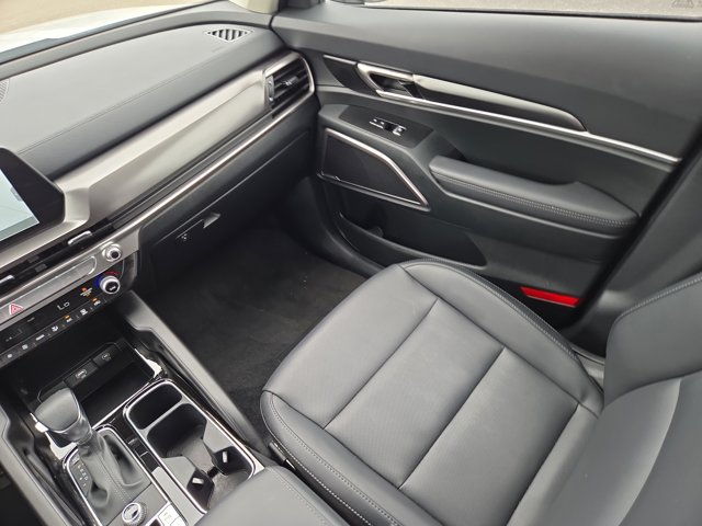 Used 2025 Kia Telluride LX FWD image 32