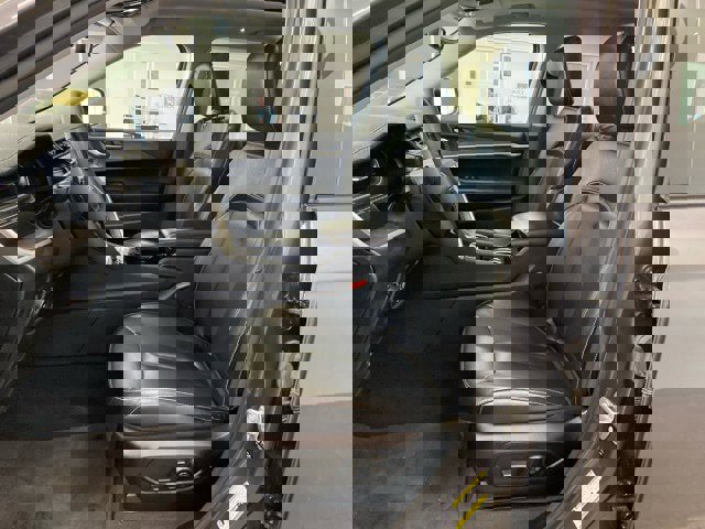 Used 2023 Jeep Grand Cherokee L Limited w/ Black Appearance Package image 17