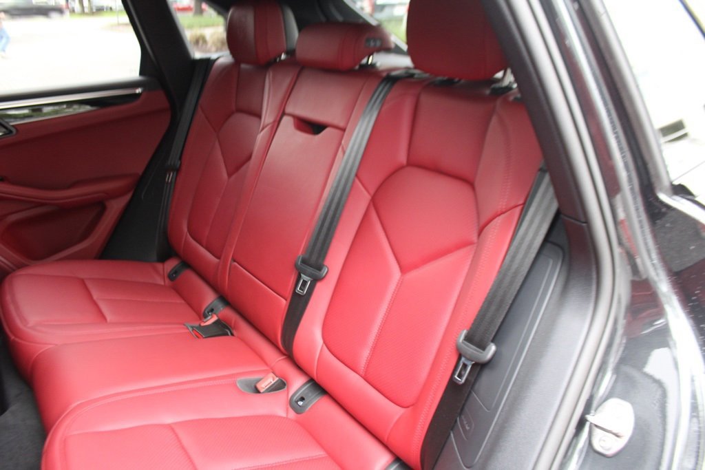 Used 2025 Porsche Macan image 33