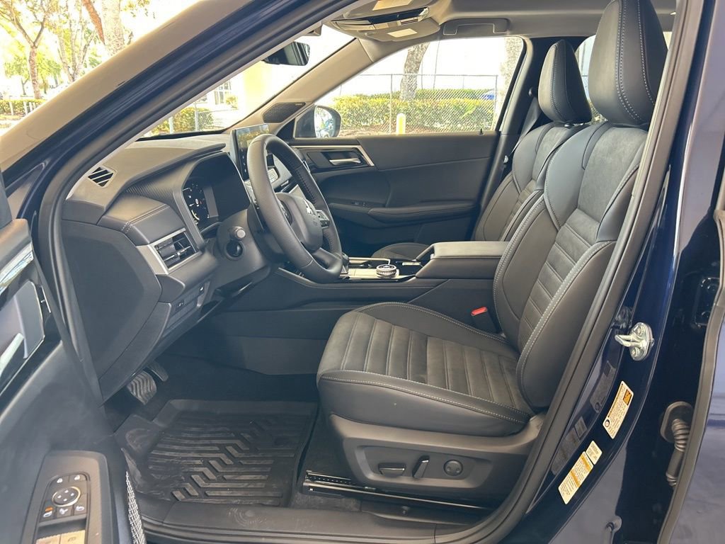 New 2025 Mitsubishi Outlander SE image 5