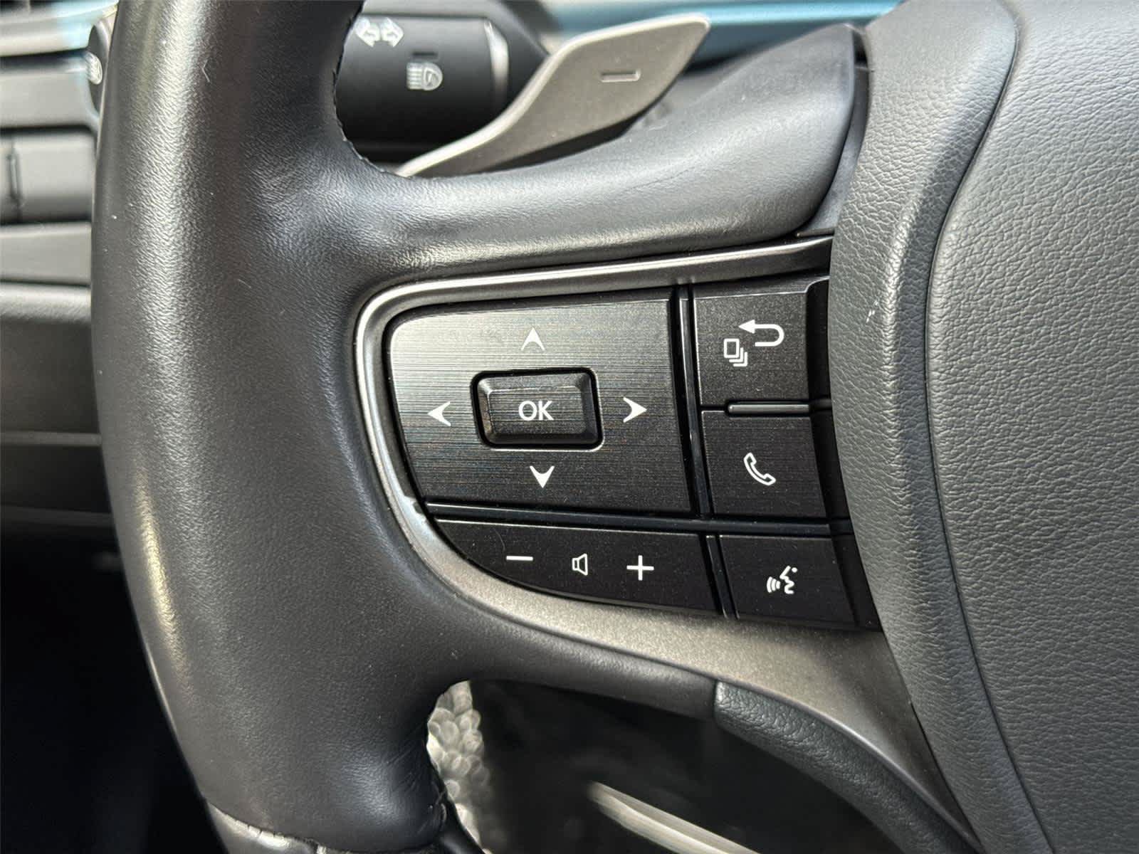 Used 2025 Lexus ES 300h w/ Luxury Package FWD image 34