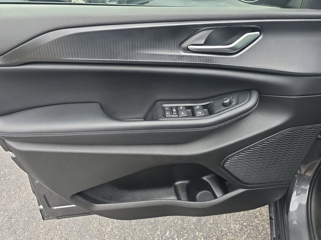 Used 2023 Jeep Grand Cherokee Laredo X image 16