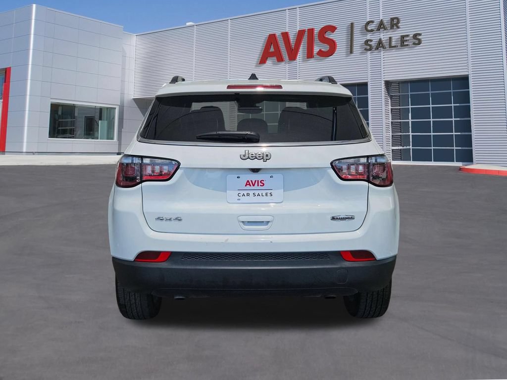 Used 2025 Jeep Compass Latitude w/ Sun & Sound Group AWD/4WD image 7