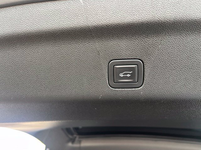 Used 2026 GMC Yukon XL AT4 w/ AT4 Premium Plus Package AWD/4WD image 12