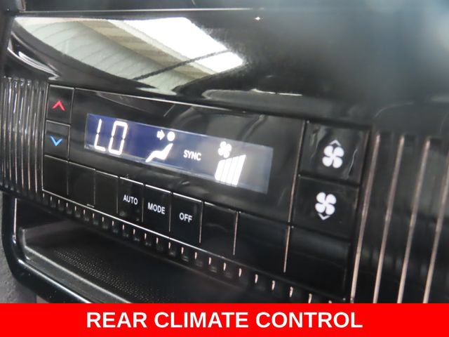 Used 2023 Jeep Wagoneer L Series II AWD/4WD image 27