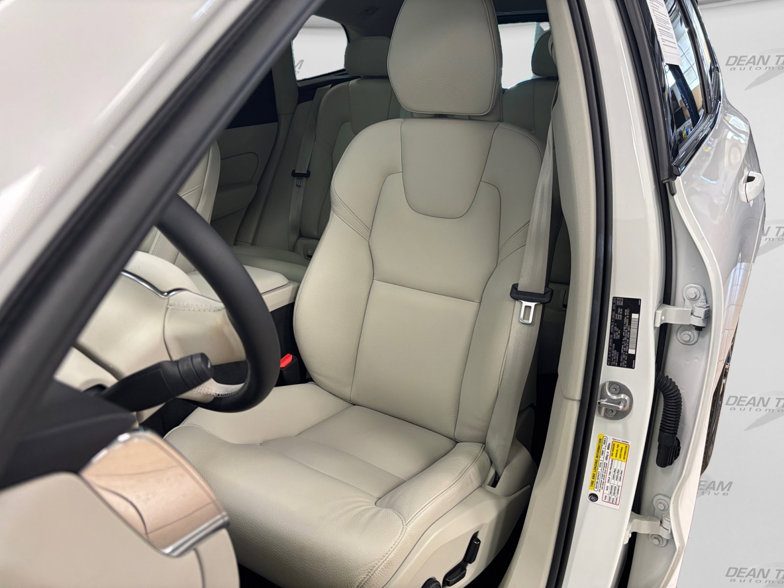 Used 2024 Volvo XC60 B5 Plus w/ Protection Package Premier AWD/4WD image 36
