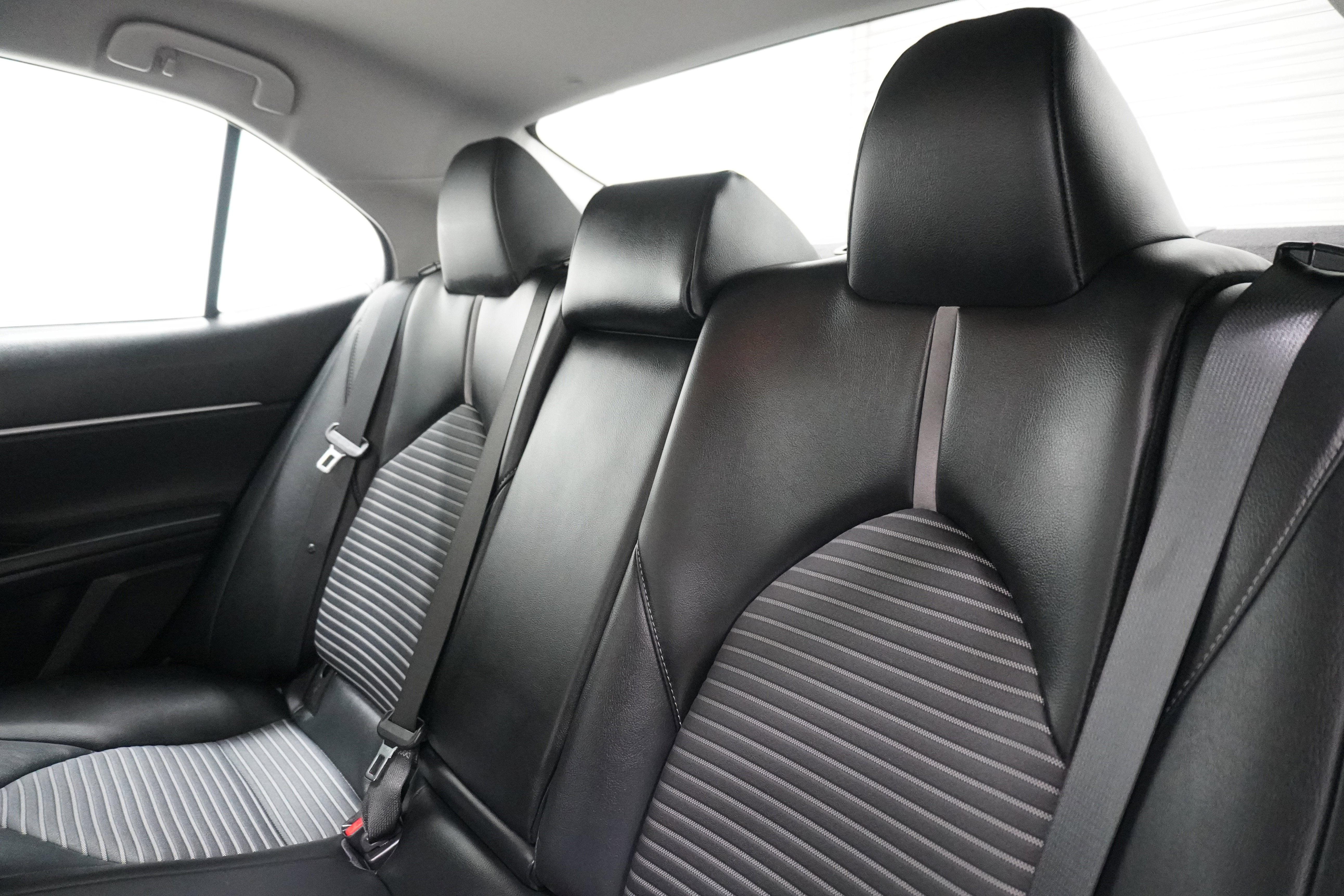Used 2020 Toyota Camry SE FWD image 12