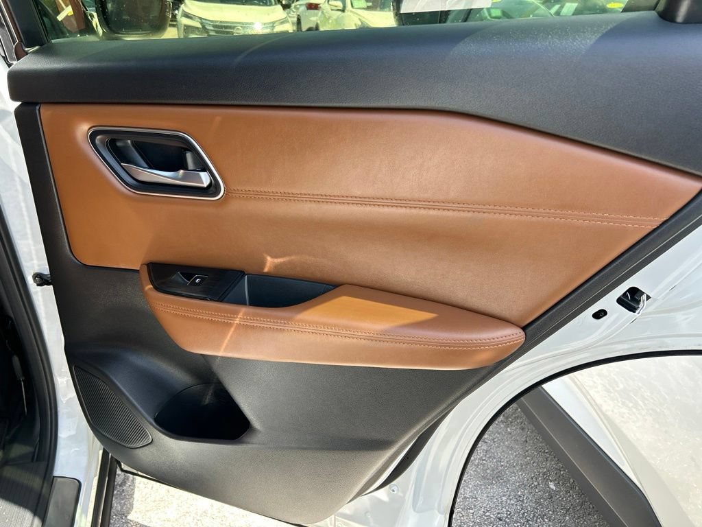 Certified 2024 Nissan Rogue Platinum FWD image 48
