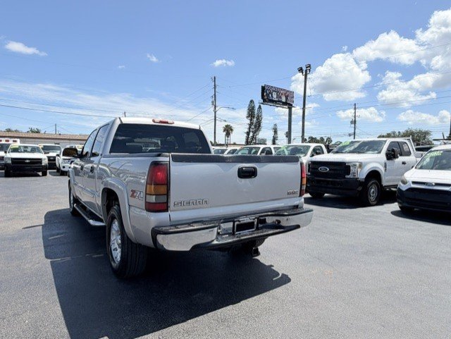 Used 2006 GMC Sierra 1500 SLT w/ Onstar Plus Package AWD/4WD image 8