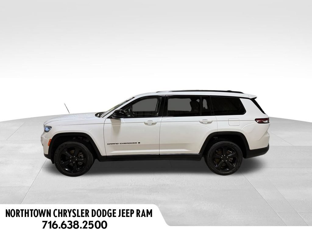 Used 2023 Jeep Grand Cherokee L Limited w/ Black Appearance Package AWD/4WD image 2