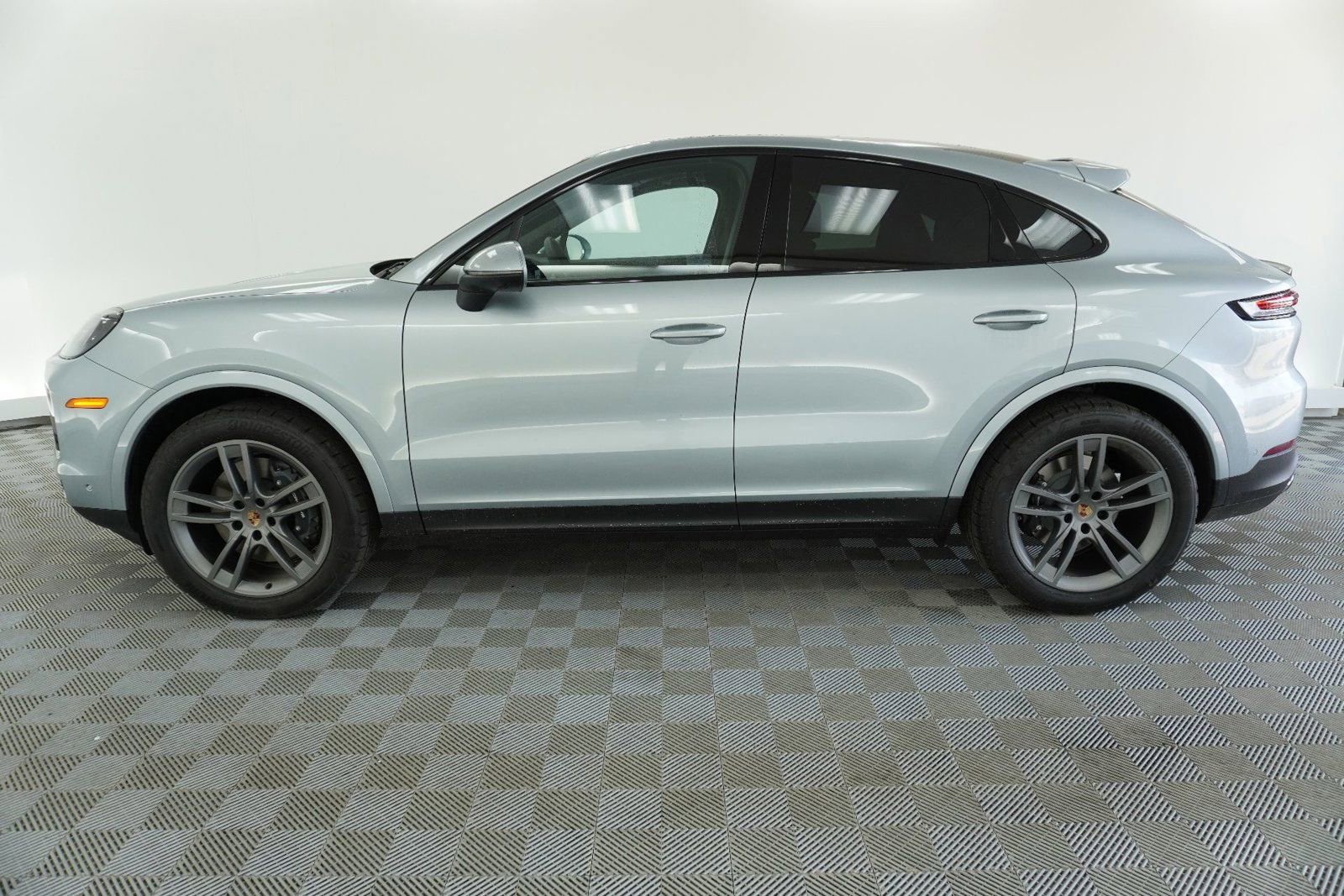 New 2026 Porsche Cayenne Coupe AWD/4WD image 2