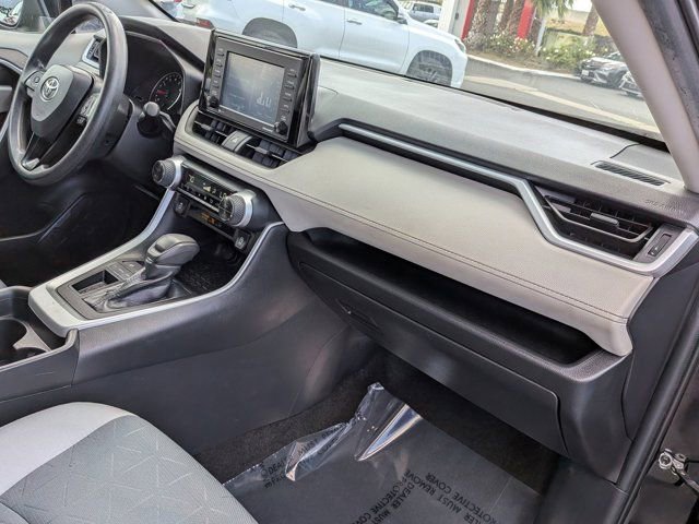 Used 2021 Toyota RAV4 XLE FWD image 6