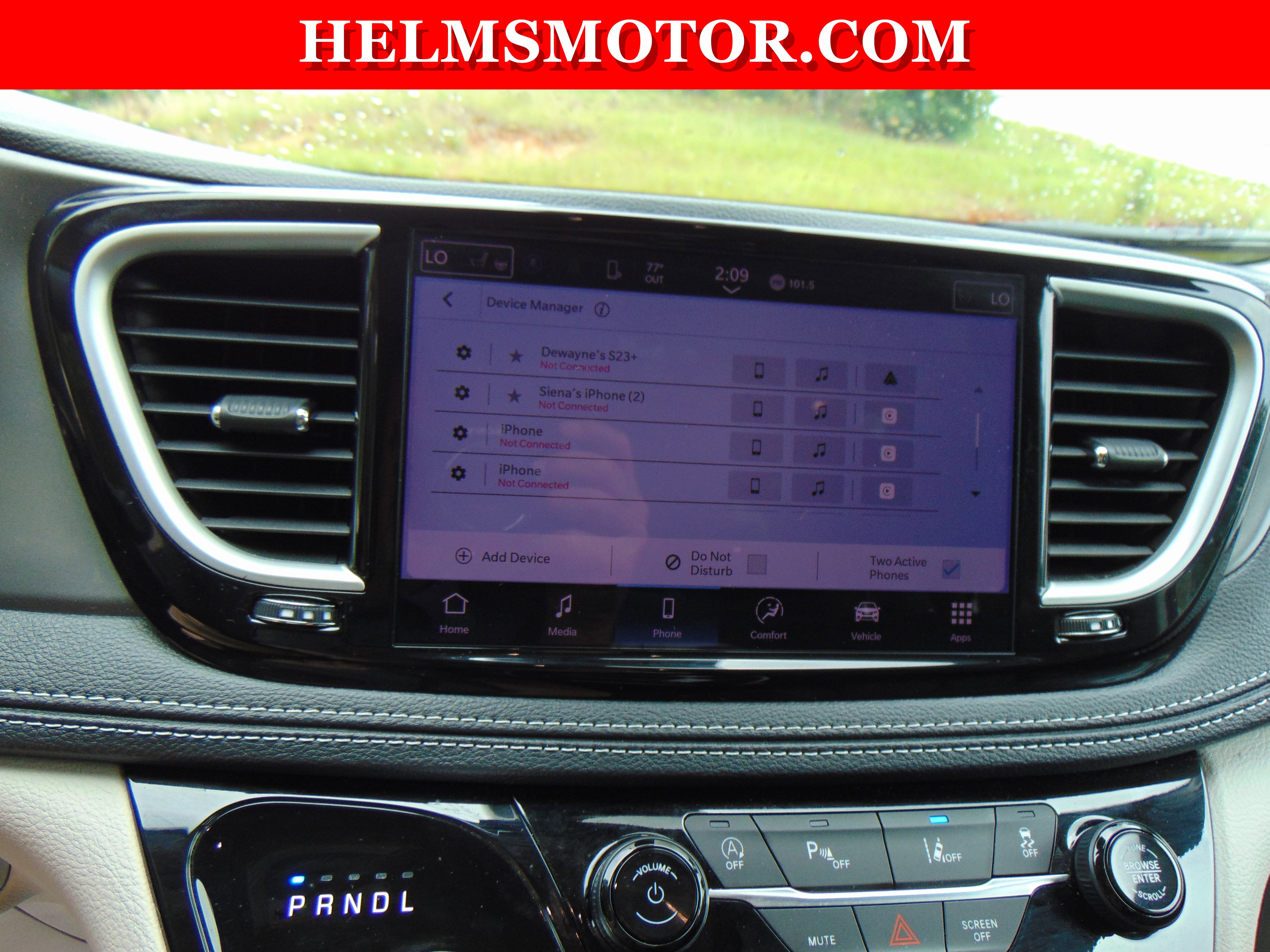 Used 2024 Chrysler Pacifica Touring-L image 27