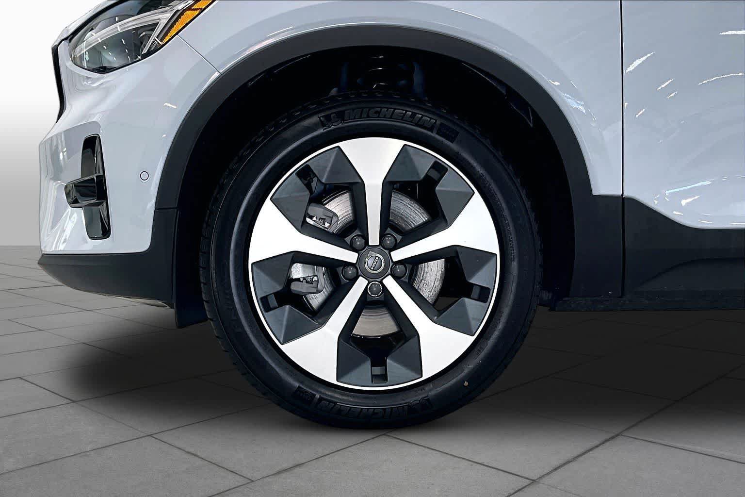 New 2026 Volvo XC40 B5 Plus w/ Protection Package Premier AWD/4WD image 16