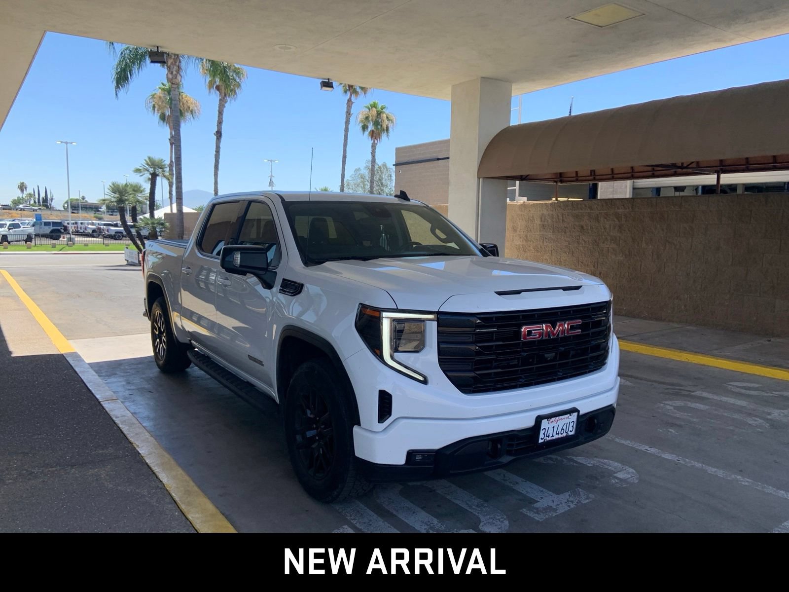 Certified 2023 GMC Sierra 1500 Elevation w/ Preferred Package AWD/4WD image 3