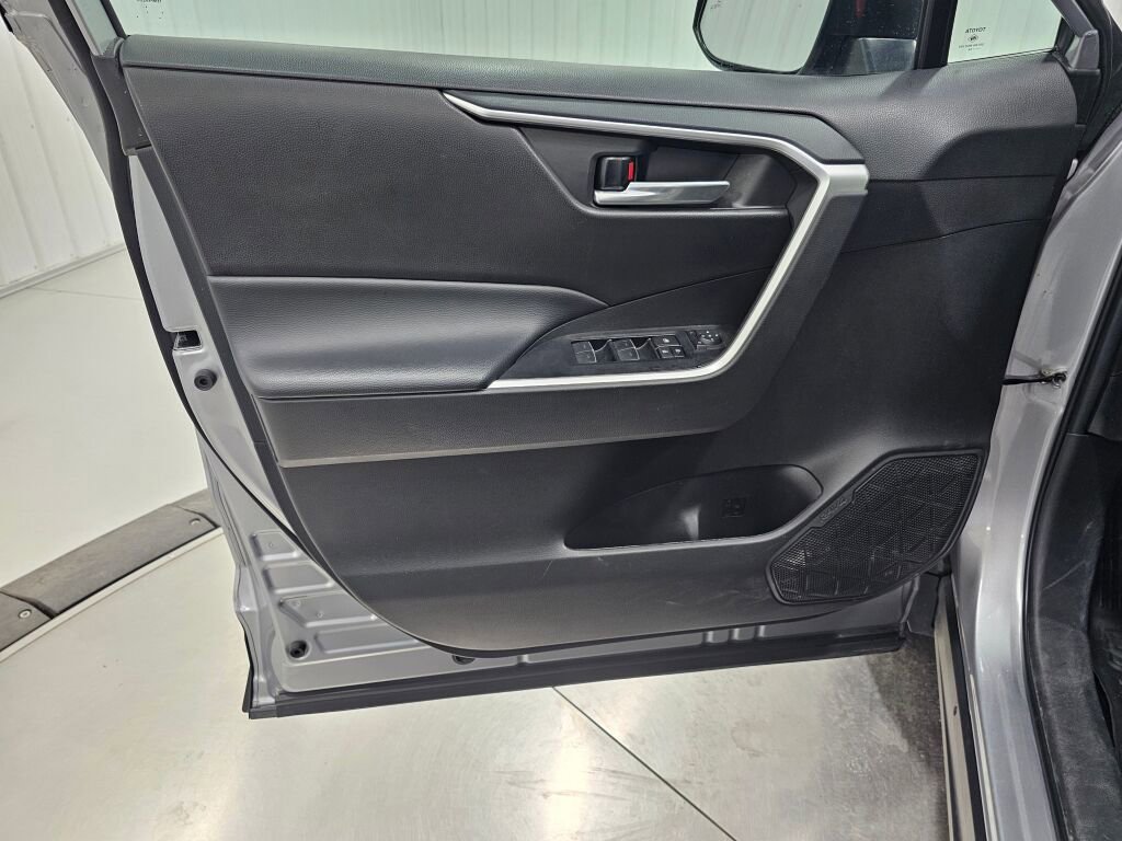 Used 2024 Toyota RAV4 XLE image 32