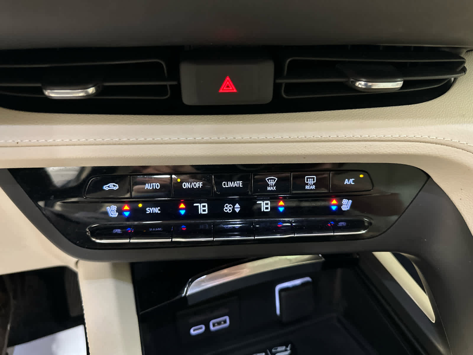 Used 2023 Buick Envision Avenir AWD/4WD image 33
