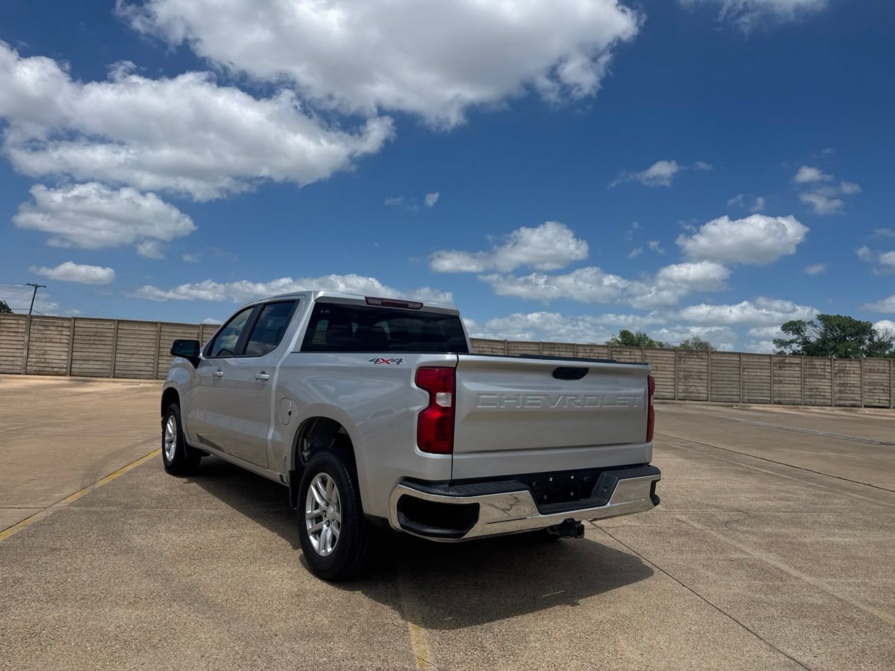 Used 2022 Chevrolet Silverado 1500 LT AWD/4WD image 18