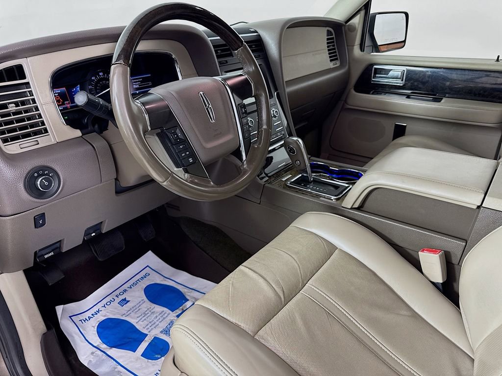 Used 2017 Lincoln Navigator Select RWD image 10
