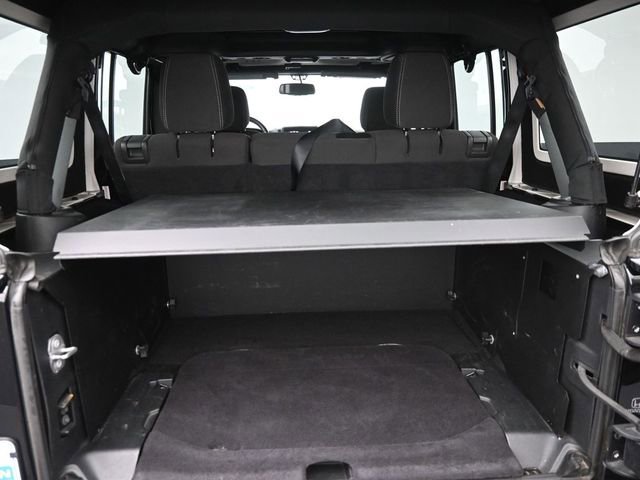 Used 2016 Jeep Wrangler Unlimited Rubicon w/ Connectivity Group image 31
