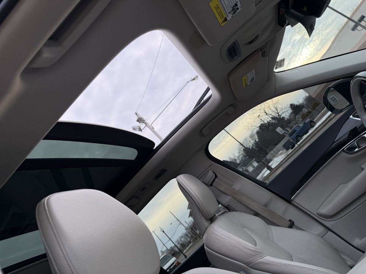 Used 2019 Volvo XC90 T5 Momentum w/ Protection Package Premier image 22