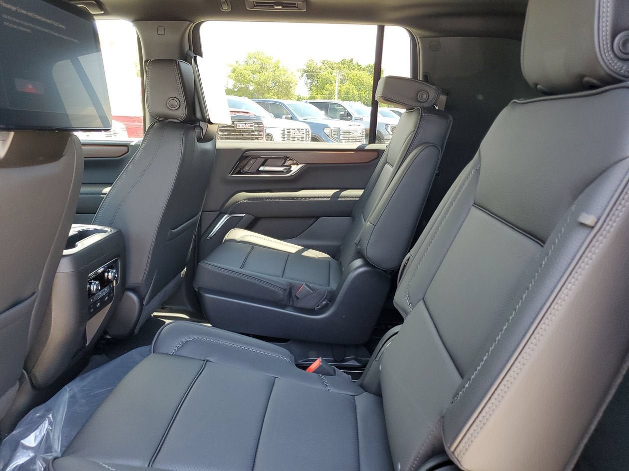 New 2026 GMC Yukon XL Denali w/ Denali Reserve Package AWD/4WD image 11