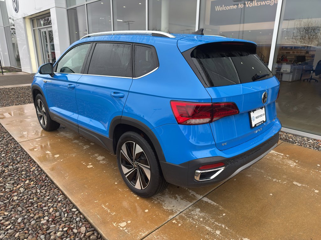Used 2024 Volkswagen Taos SE w/ Panoramic Sunroof Package image 6