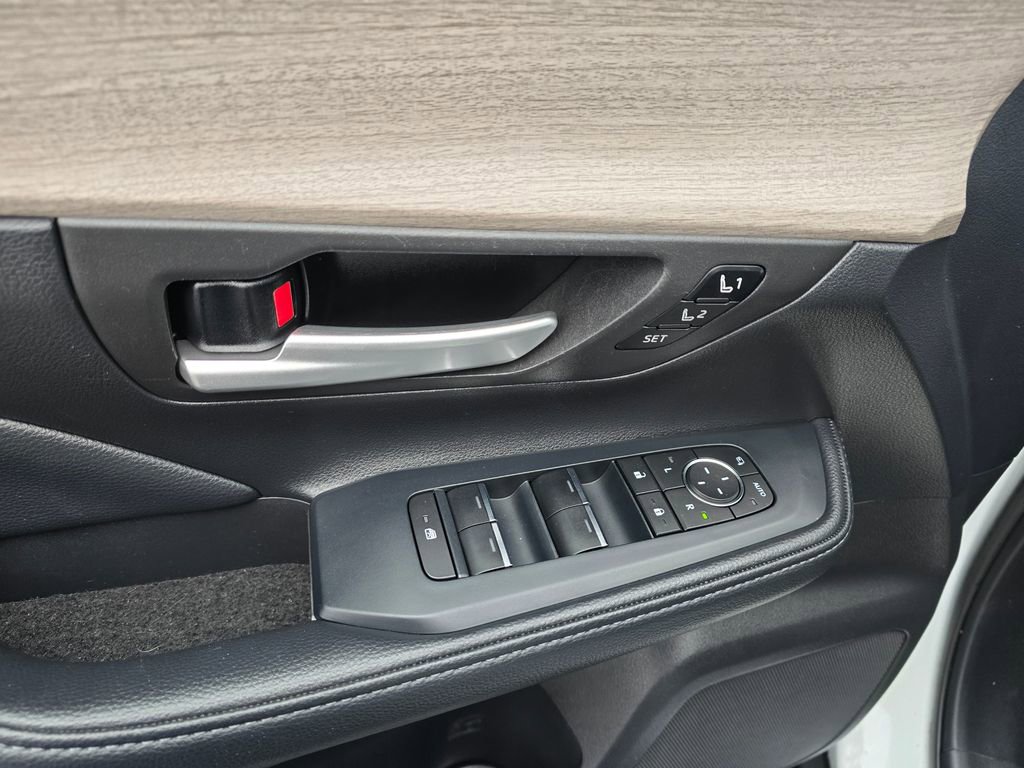 Certified 2024 Toyota Grand Highlander Platinum image 18