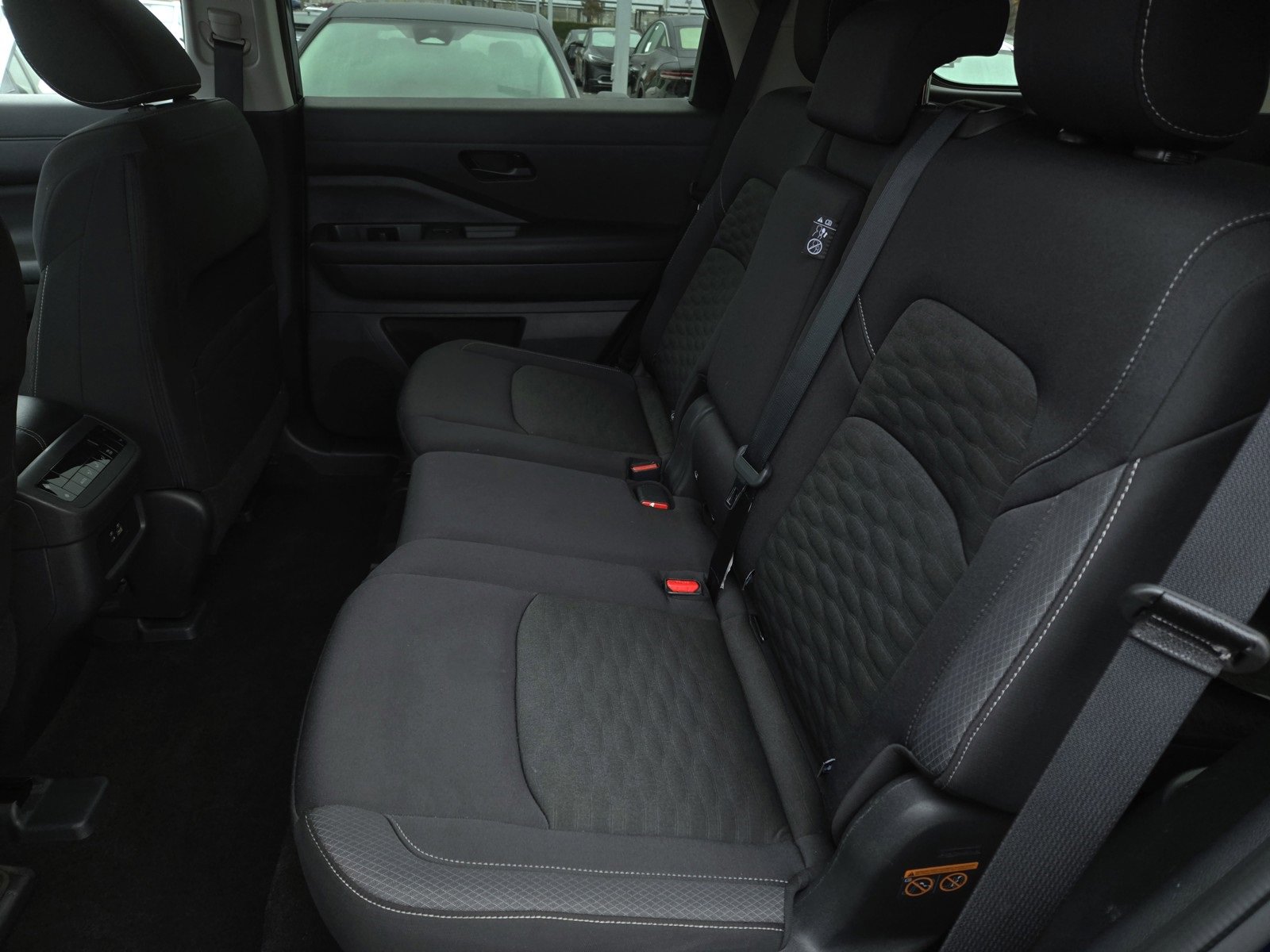 Used 2024 Nissan Pathfinder SV image 11