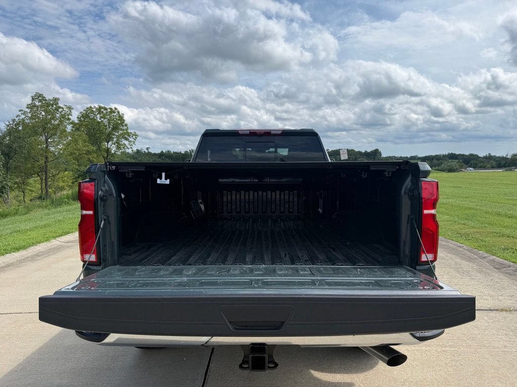 Used 2026 Chevrolet Silverado 2500 LTZ w/ LTZ Premium Package AWD/4WD image 8