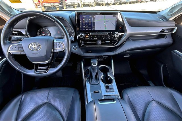 Used 2021 Toyota Highlander Limited image 7
