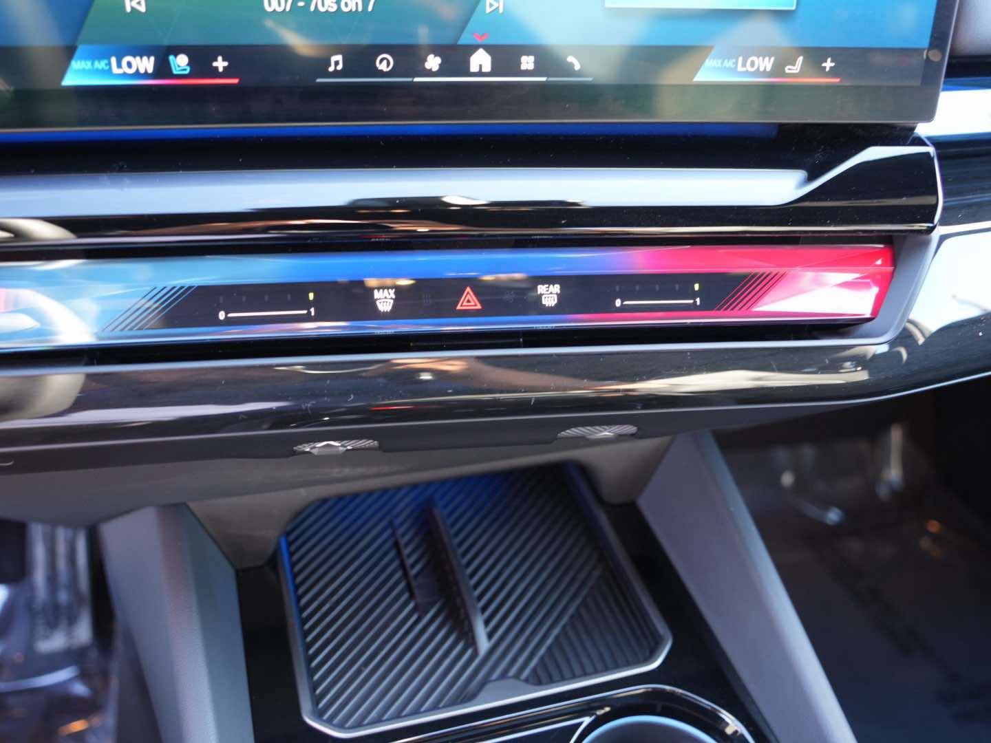 Used 2025 BMW M5 w/ Carbon Package image 26