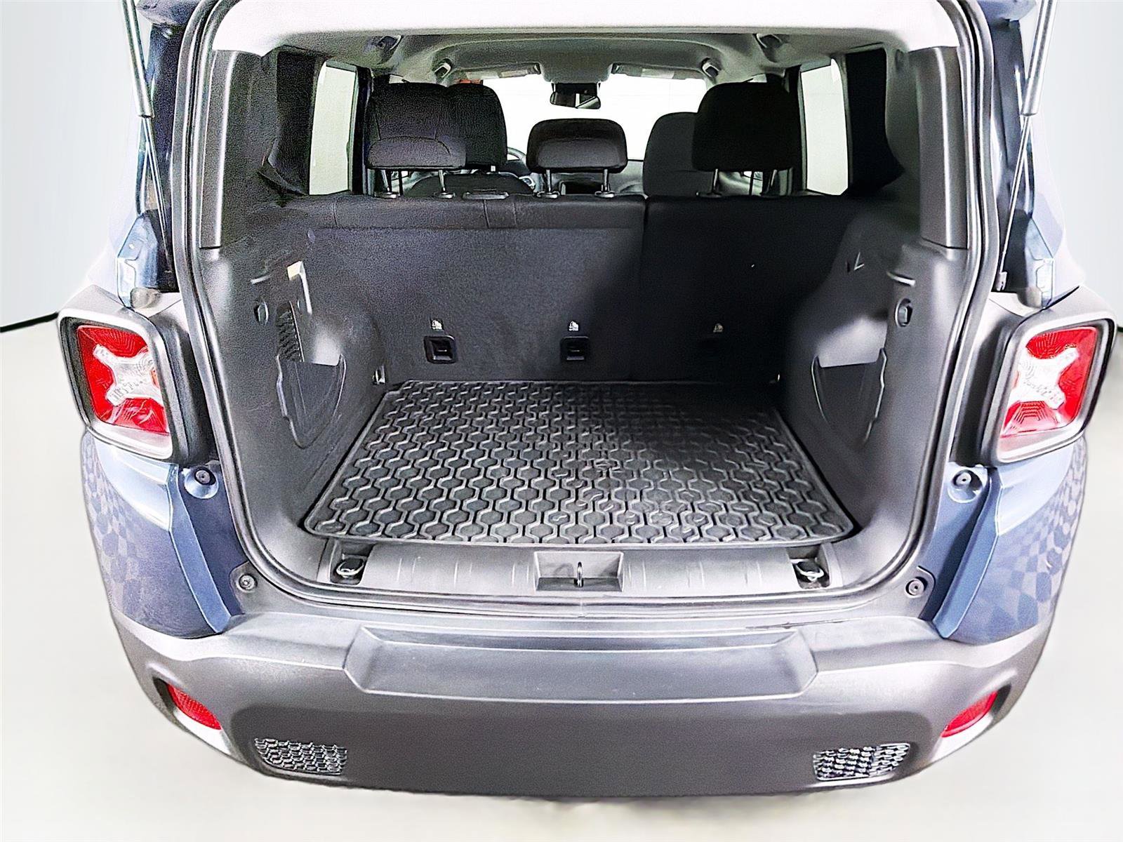 Used 2023 Jeep Renegade Latitude AWD/4WD image 24