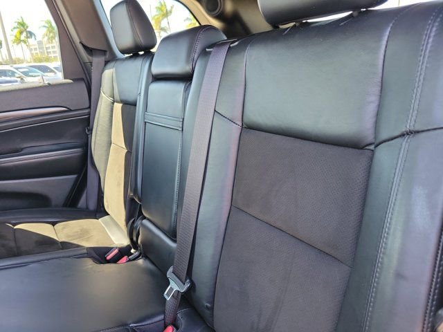 Used 2019 Jeep Grand Cherokee Laredo w/ Security & Convenience Group image 18