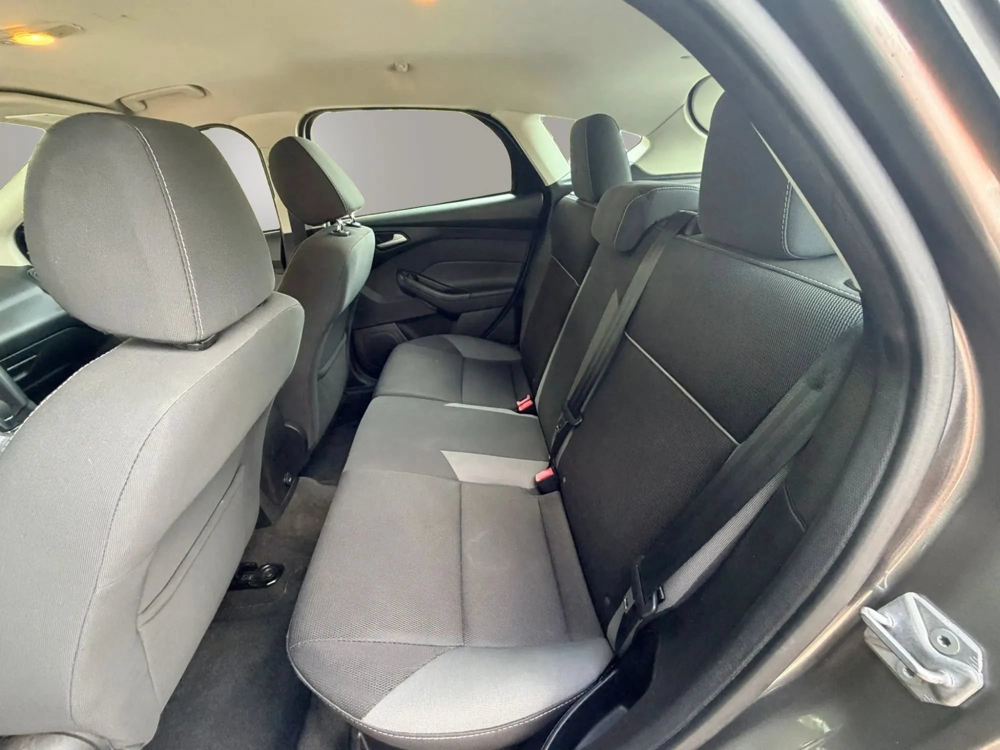 Used 2014 Ford Focus SE FWD image 21