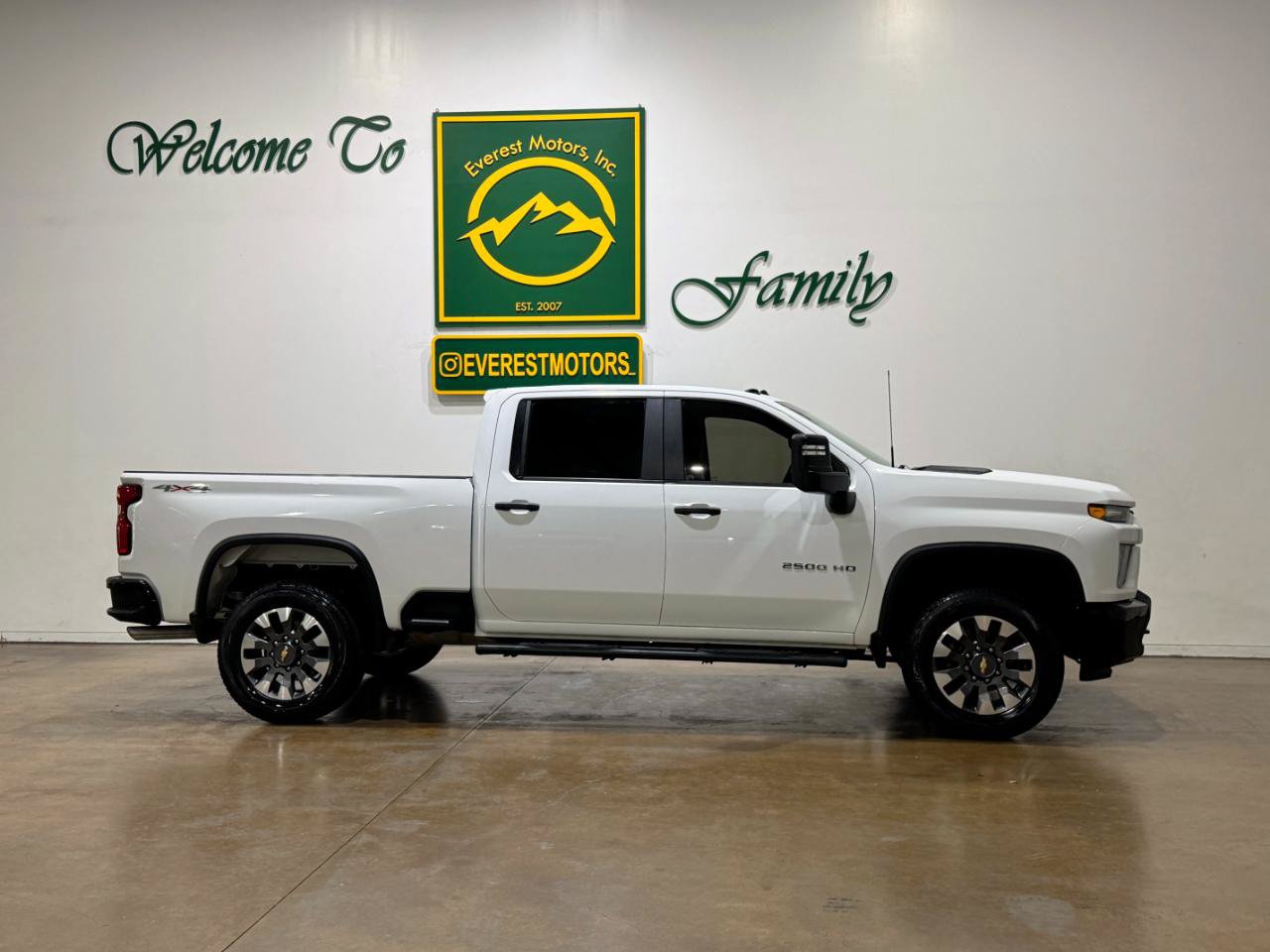 Used 2021 Chevrolet Silverado 2500 Custom w/ Custom Value Package AWD/4WD image 9