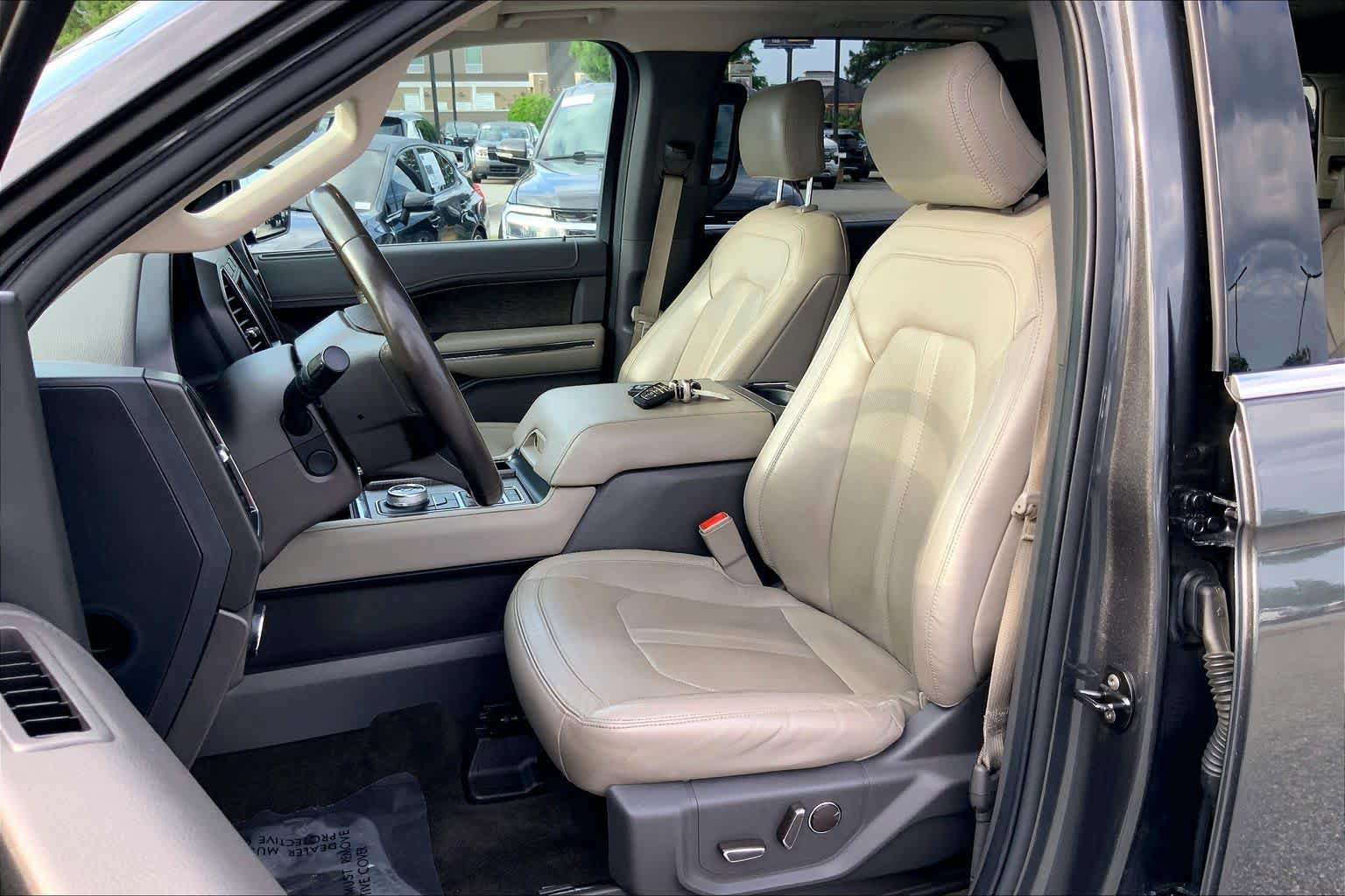 Used 2020 Ford Expedition Limited w/ Equipment Group 302A AWD/4WD image 8