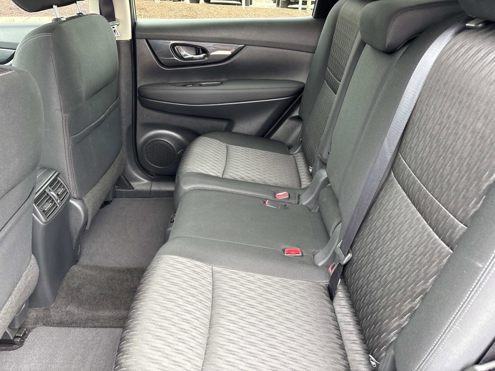 Used 2017 Nissan Rogue SV w/ SV Premium Package image 31