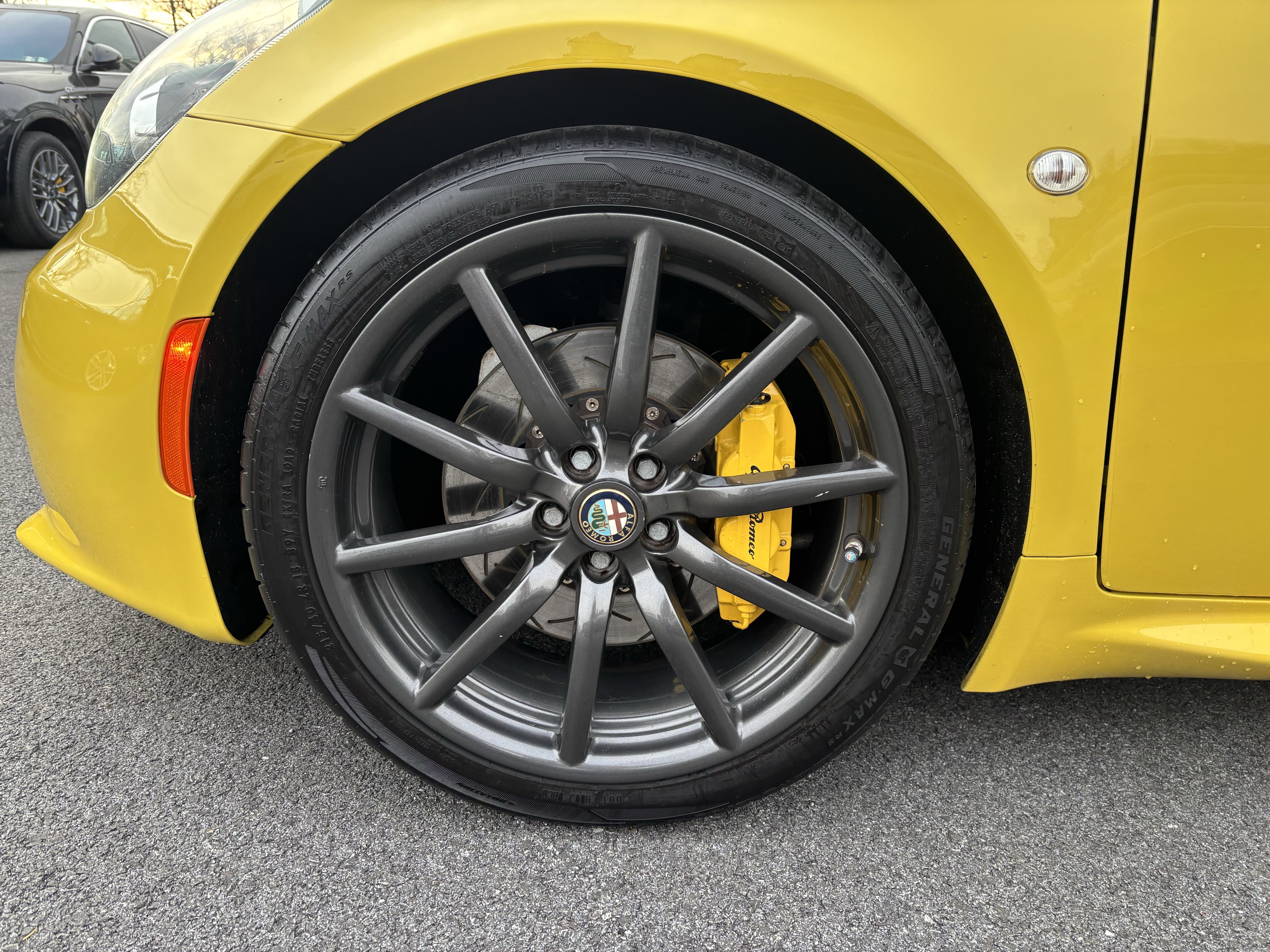Used 2016 Alfa Romeo 4C Spider RWD image 12